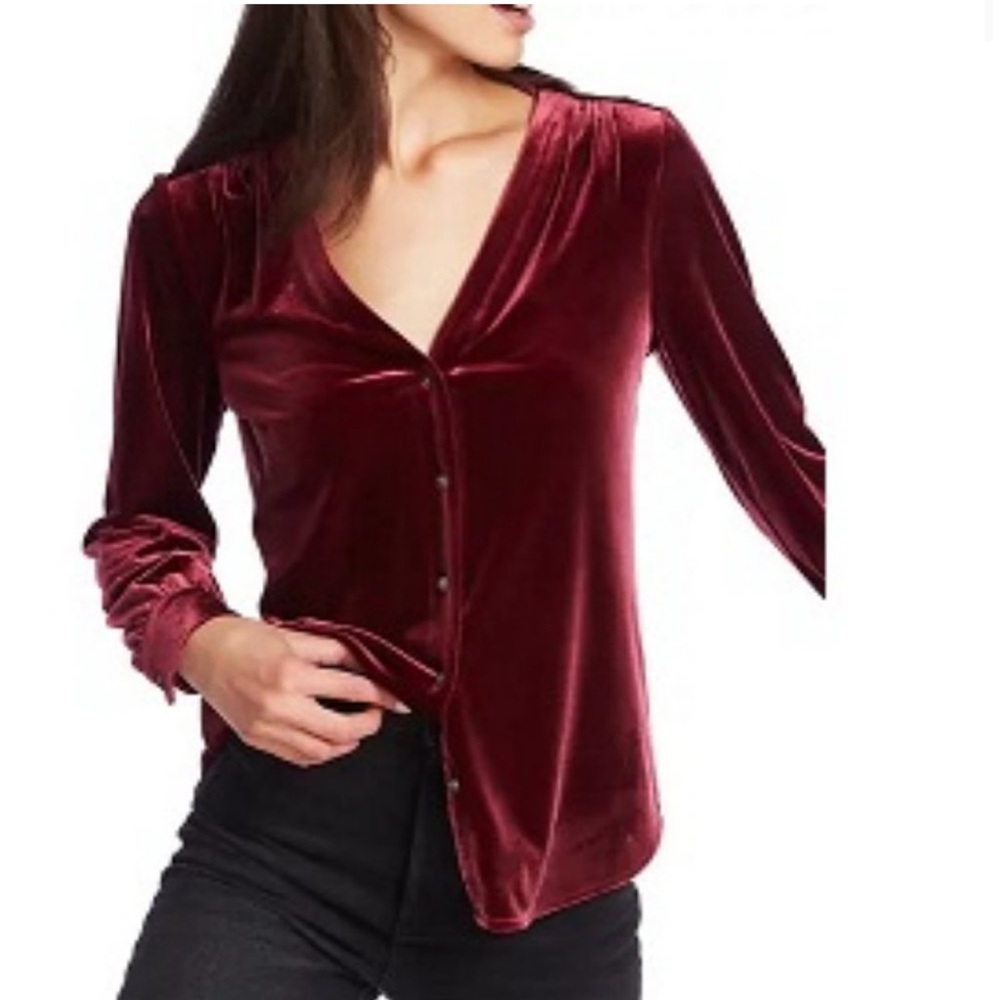 1.STATE V-Neck Velvet Button Front Top